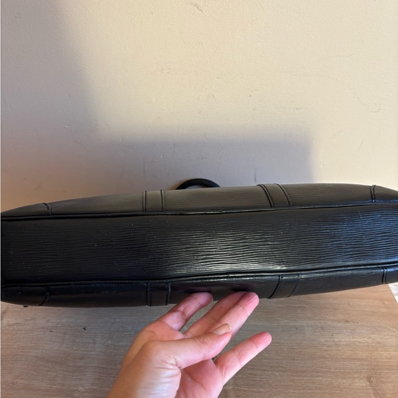 Authentic Louis Vuitton black epi leather briefcase - Picture 8 of 13